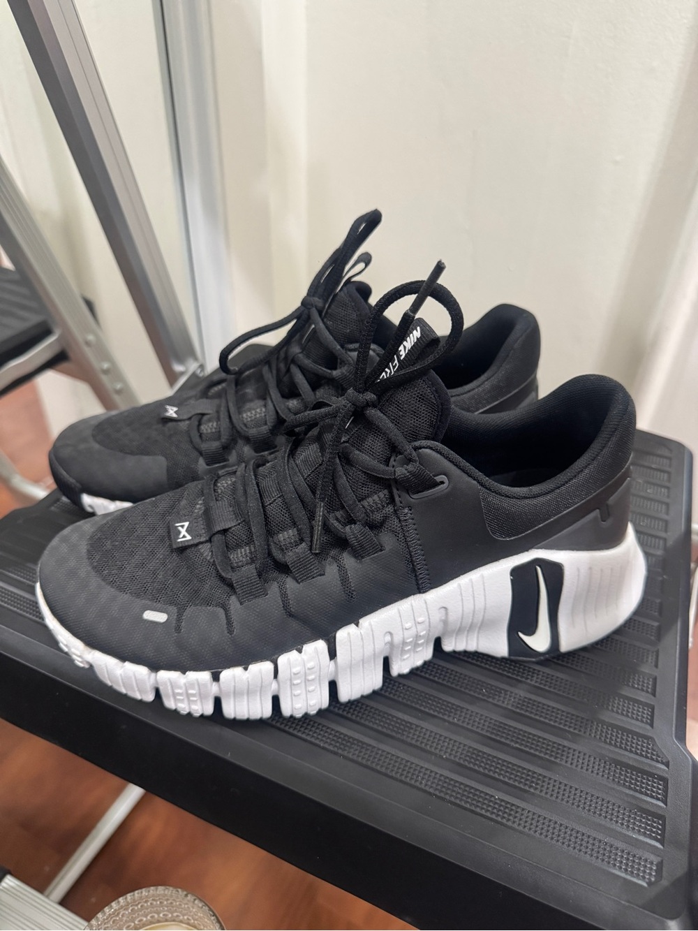 Nike Women’s Metcon Black and White Flex-Style Athletic Trainers